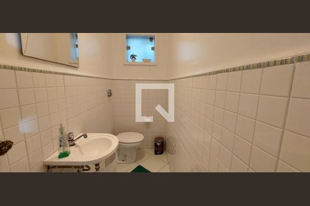 Casa à venda com 227m², 3 quartos e 2 vagasLavabo