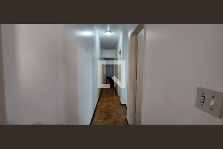 Casa à venda com 227m², 3 quartos e 2 vagasCorredor Quartos