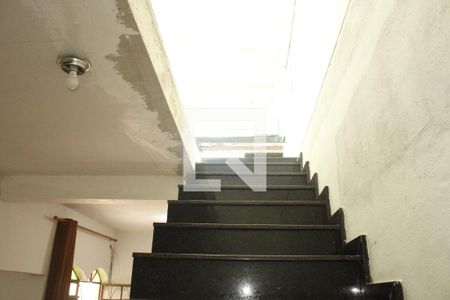 Escada segundo andar de casa para alugar com 3 quartos, 120m² em Campo Alto, Contagem