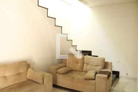 Sala de casa à venda com 3 quartos, 120m² em Campo Alto, Contagem