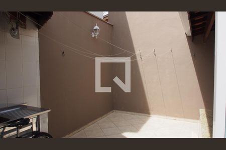 Casa de condomínio à venda com 118m², 2 quartos e 2 vagasQuintal