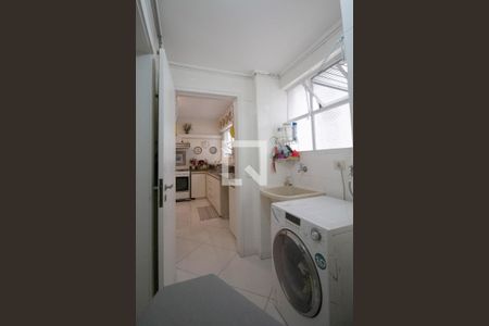 Apartamento à venda com 130m², 2 quartos e 1 vagaÁrea de Serviço