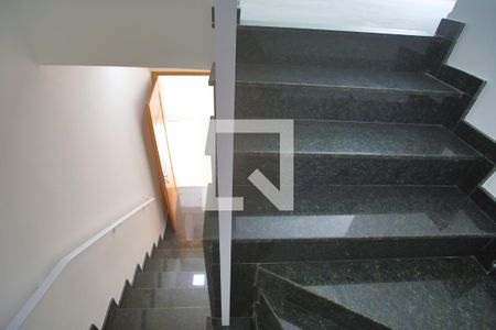 Escadas de acesso ao 1º Piso da Casa de casa para alugar com 2 quartos, 100m² em Marapé, Santos