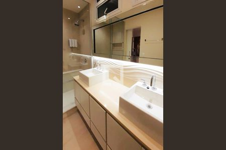 Apartamento à venda com 174m², 3 quartos e 2 vagas Apartamento à venda com 174m², 3 quartos e 2 vagasBanheiro da Suíte