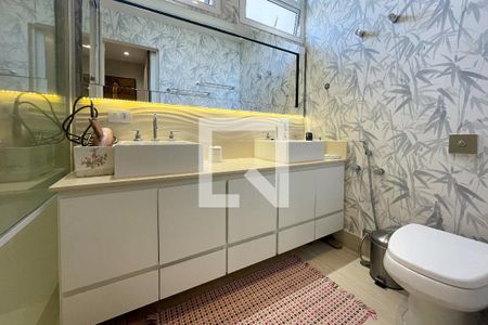 Apartamento à venda com 174m², 3 quartos e 2 vagas Apartamento à venda com 174m², 3 quartos e 2 vagasBanheiro da Suíte
