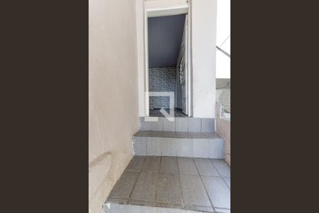 Casa para alugar com 45m², 1 quarto e sem vaga Casa para alugar com 45m², 1 quarto e sem vagaEscada Entrada