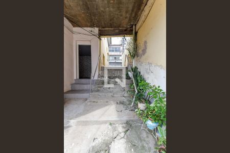 Casa para alugar com 45m², 1 quarto e sem vaga Casa para alugar com 45m², 1 quarto e sem vagaEscada Entrada