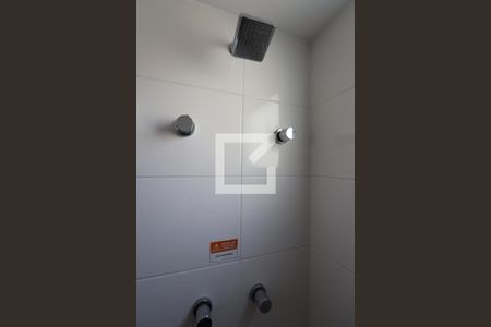 Banheiro de apartamento para alugar com 2 quartos, 44m² em Alcantara, São Gonçalo