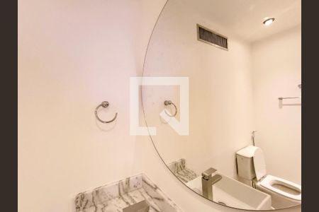 Banheiro social  de apartamento para alugar com 3 quartos, 112m² em Copacabana, Rio de Janeiro