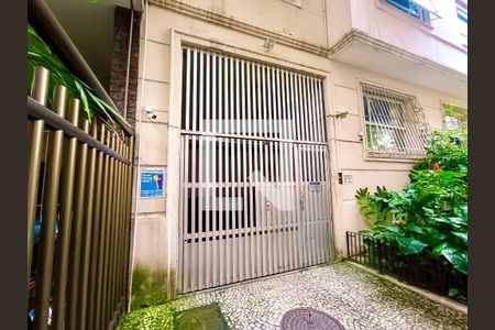 Fachada com cartaz QA. de apartamento para alugar com 3 quartos, 112m² em Copacabana, Rio de Janeiro