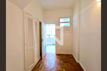 Quarto serviço  de apartamento para alugar com 3 quartos, 112m² em Copacabana, Rio de Janeiro