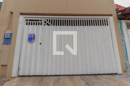 Casa à venda com 160m², 2 quartos e 2 vagas Casa à venda com 160m², 2 quartos e 2 vagasFachada