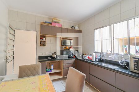 Casa à venda com 160m², 2 quartos e 2 vagas Casa à venda com 160m², 2 quartos e 2 vagasCozinha e Área de Serviço