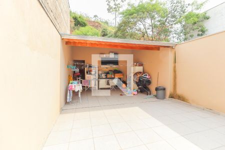 Casa à venda com 160m², 2 quartos e 2 vagas Casa à venda com 160m², 2 quartos e 2 vagasQuintal