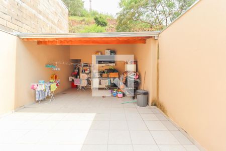 Casa à venda com 160m², 2 quartos e 2 vagas Casa à venda com 160m², 2 quartos e 2 vagasQuintal