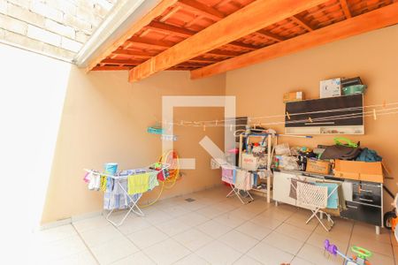 Casa à venda com 160m², 2 quartos e 2 vagas Casa à venda com 160m², 2 quartos e 2 vagasQuintal