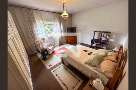 Casa à venda com 250m², 3 quartos e 4 vagas Casa à venda com 250m², 3 quartos e 4 vagasQuarto 1