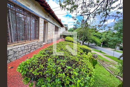 Casa à venda com 250m², 3 quartos e 4 vagas Casa à venda com 250m², 3 quartos e 4 vagasJardim da Frente