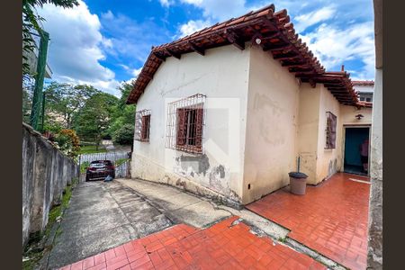 Casa à venda com 250m², 3 quartos e 4 vagas Casa à venda com 250m², 3 quartos e 4 vagasQuintal dos Fundos e Garagem