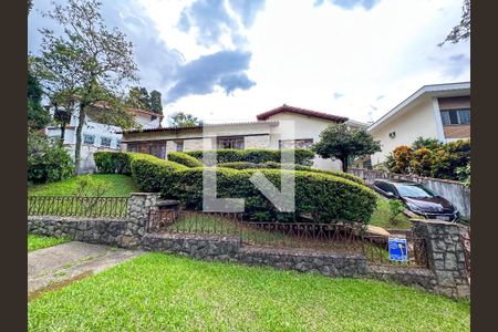 Casa à venda com 250m², 3 quartos e 4 vagas Casa à venda com 250m², 3 quartos e 4 vagasFachada e Garagem