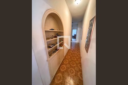 Casa à venda com 250m², 3 quartos e 4 vagas Casa à venda com 250m², 3 quartos e 4 vagasCorredor para os Quartos