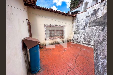 Casa à venda com 250m², 3 quartos e 4 vagas Casa à venda com 250m², 3 quartos e 4 vagasQuintal dos Fundos 2