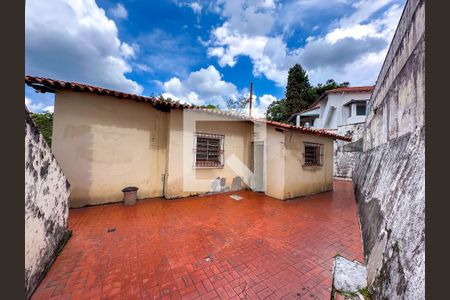 Casa à venda com 250m², 3 quartos e 4 vagas Casa à venda com 250m², 3 quartos e 4 vagasQuintal dos Fundos