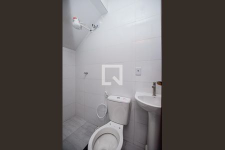 Banheiro de casa de condomínio para alugar com 1 quarto, 46m² em Engenho do Mato, Niterói