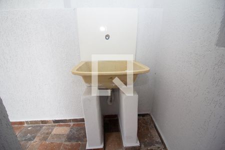 Casa para alugar com 55m², 2 quartos e sem vagaQuintal