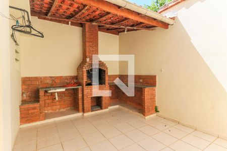 Casa à venda com 240m², 3 quartos e 2 vagas Casa à venda com 240m², 3 quartos e 2 vagasChurrasqueira