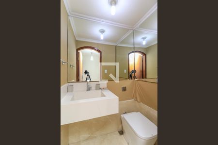 Casa à venda com 240m², 3 quartos e 2 vagas Casa à venda com 240m², 3 quartos e 2 vagasLavabo