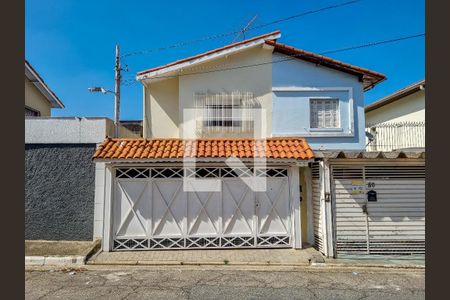 Fachada de casa à venda com 3 quartos, 240m² em Jardim Aeroporto, São Paulo
