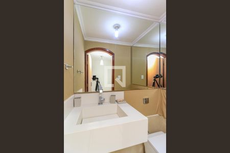 Casa à venda com 240m², 3 quartos e 2 vagas Casa à venda com 240m², 3 quartos e 2 vagasLavabo