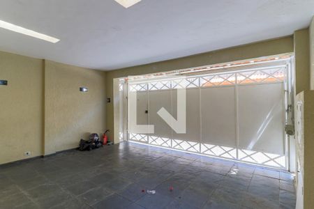 Casa à venda com 240m², 3 quartos e 2 vagas Casa à venda com 240m², 3 quartos e 2 vagasGaragem