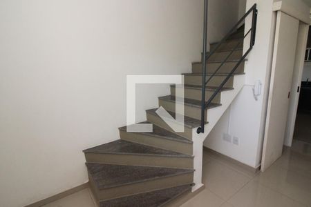 Escada de casa de condomínio para alugar com 2 quartos, 94m² em Nonoai, Porto Alegre