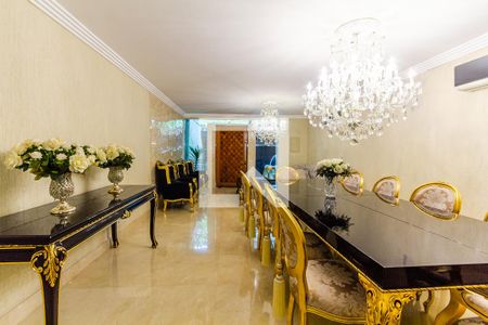 Sala de casa para alugar com 3 quartos, 247m² em Moema, São Paulo