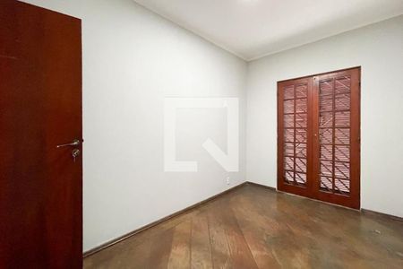 Casa à venda com 214m², 5 quartos e 2 vagasQuarto 1