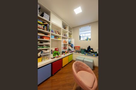 Apartamento à venda com 176m², 4 quartos e 1 vaga Apartamento à venda com 176m², 4 quartos e 1 vagaEscritório