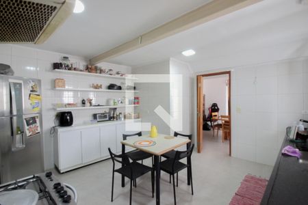 Casa para alugar com 160m², 4 quartos e 3 vagas Casa para alugar com 160m², 4 quartos e 3 vagasCozinha