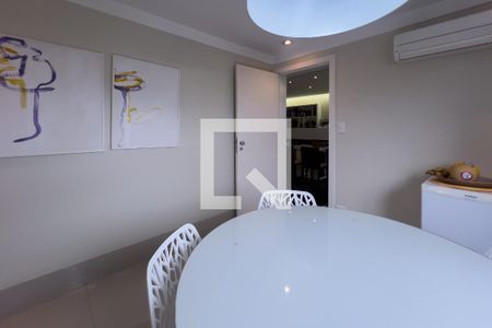 Apartamento à venda com 250m², 3 quartos e 4 vagasCopa 