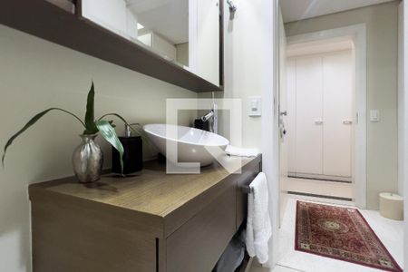 Apartamento à venda com 250m², 3 quartos e 4 vagasBanheiro da Suíte 2