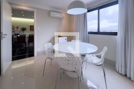 Apartamento à venda com 250m², 3 quartos e 4 vagasCopa 