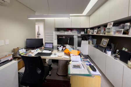 Apartamento à venda com 250m², 3 quartos e 4 vagasSuite 2