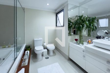 Apartamento à venda com 250m², 3 quartos e 4 vagasBanheiro da Suíte 3