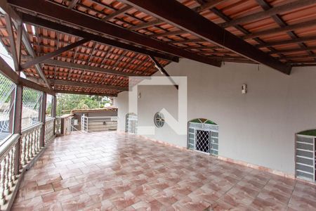 Casa à venda com 100m², 3 quartos e 1 vaga Casa à venda com 100m², 3 quartos e 1 vagaVaranda