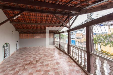 Casa à venda com 100m², 3 quartos e 1 vaga Casa à venda com 100m², 3 quartos e 1 vagaVaranda