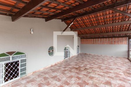 Casa à venda com 100m², 3 quartos e 1 vaga Casa à venda com 100m², 3 quartos e 1 vagaVaranda