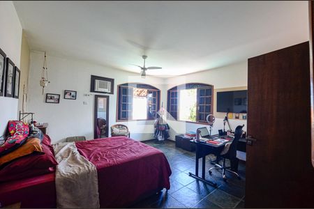 Casa à venda com 350m², 4 quartos e 4 vagas Casa à venda com 350m², 4 quartos e 4 vagasSuite