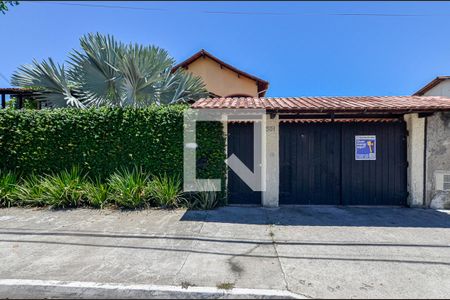 Casa à venda com 350m², 4 quartos e 4 vagas Casa à venda com 350m², 4 quartos e 4 vagasFachada