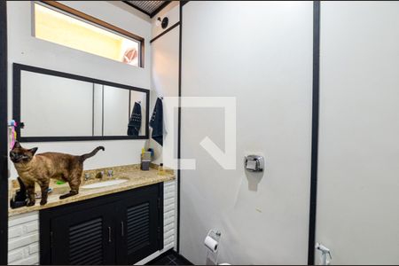 Casa à venda com 350m², 4 quartos e 4 vagas Casa à venda com 350m², 4 quartos e 4 vagasBanheiro